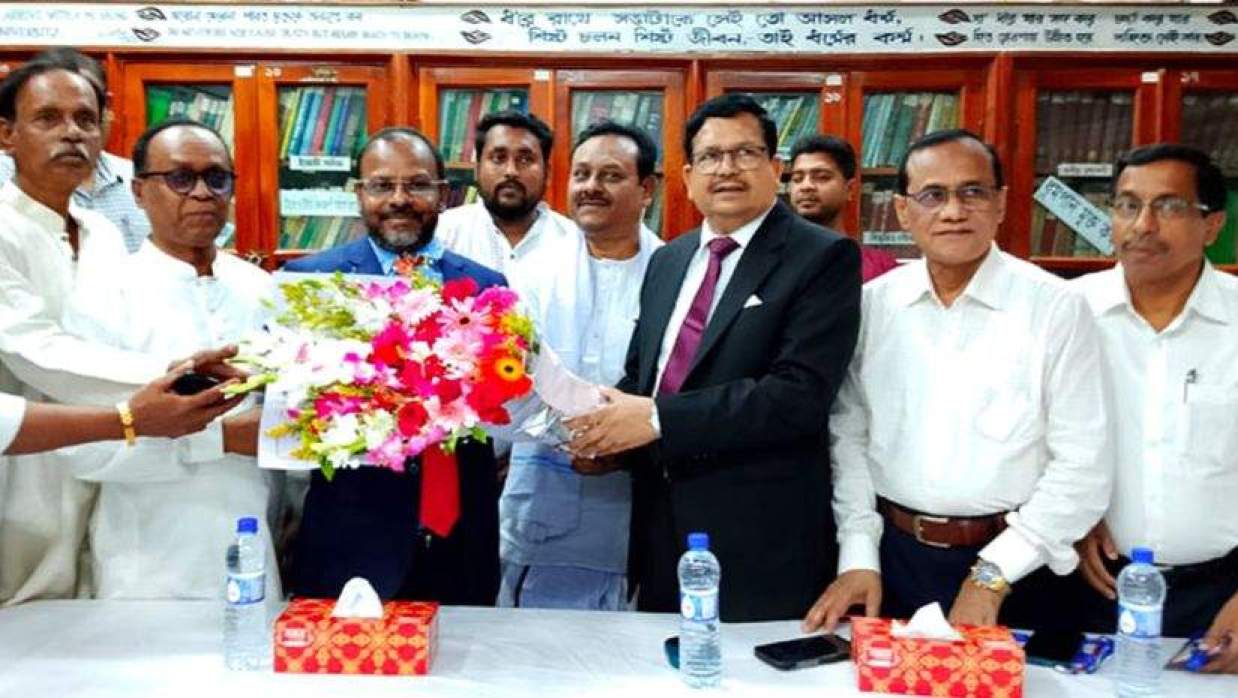 পাবনার হিমায়েতপুরে ঠাকুর অনুকূলচন্দ্র সৎসঙ্গ আশ্রমে ভারতের সহকারী হাইকমিশনার শ্রী মনোজ কুমার