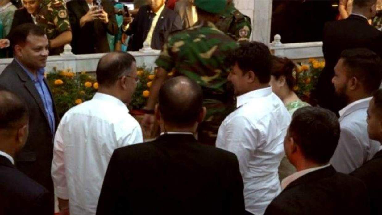 আমজনতার তারেককে কাছে ডেকে নিলেন প্রধানমন্ত্রী তারেক রহমান