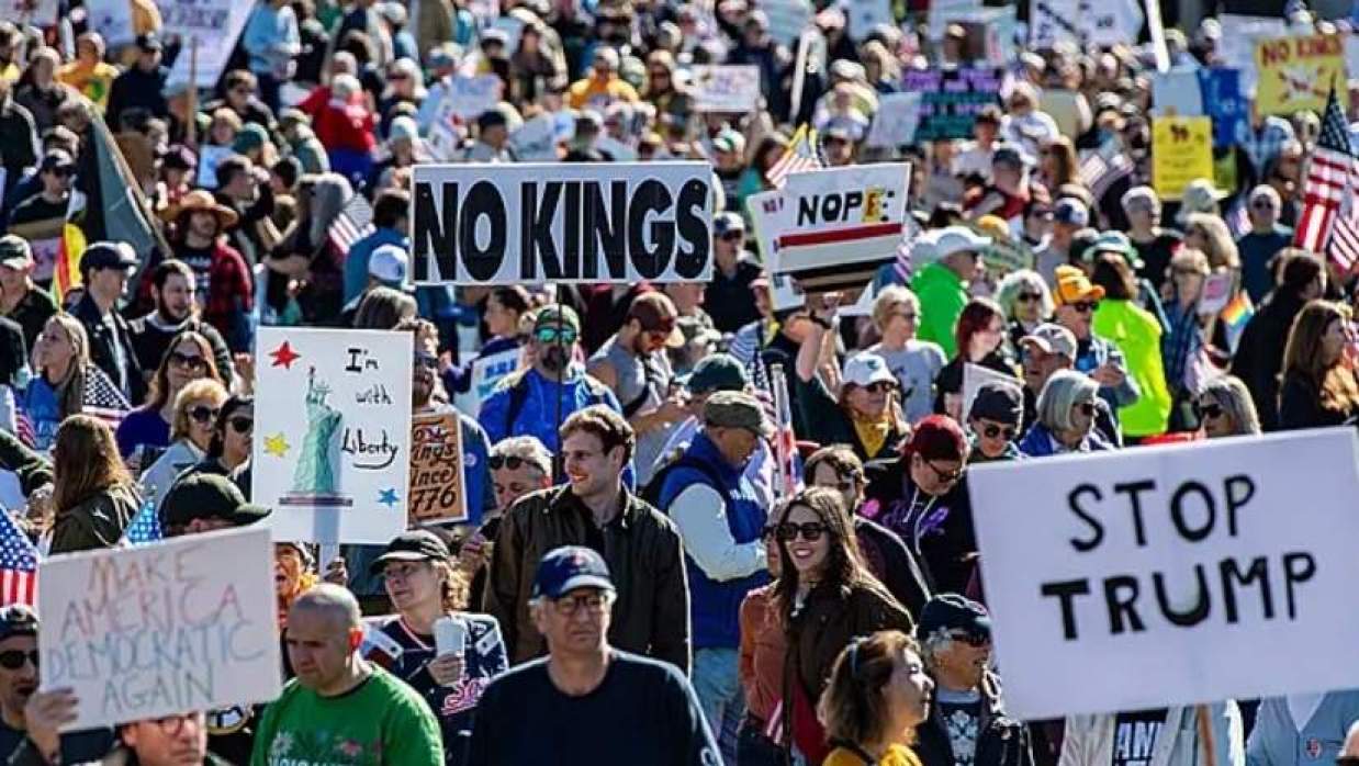 ট্রাম্পের বিরুদ্ধে ৮০ লাখ মানুষের বিক্ষোভ—বললেন, ‘আমরা রাজা চাই না’