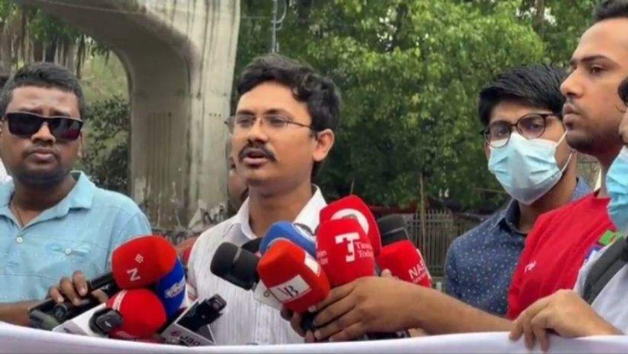 ৫০তম বিসিএস পেছানোর দাবিতে মানববন্ধন