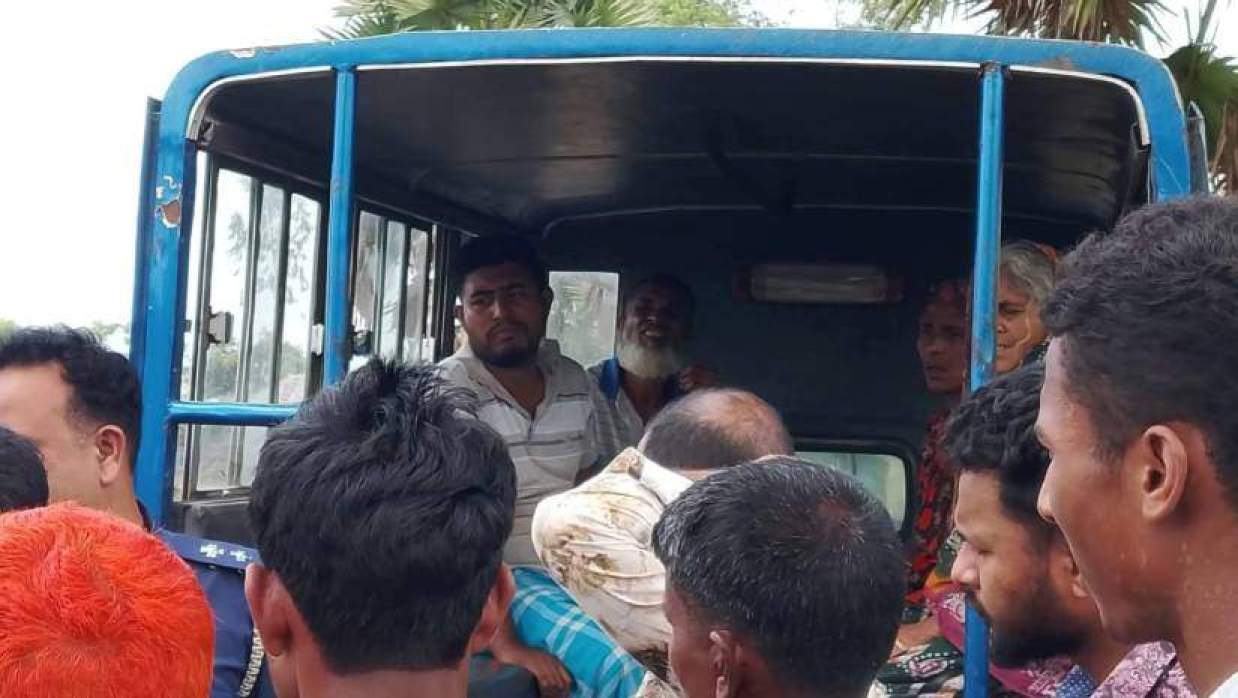 আটক বাবা-ছেলে