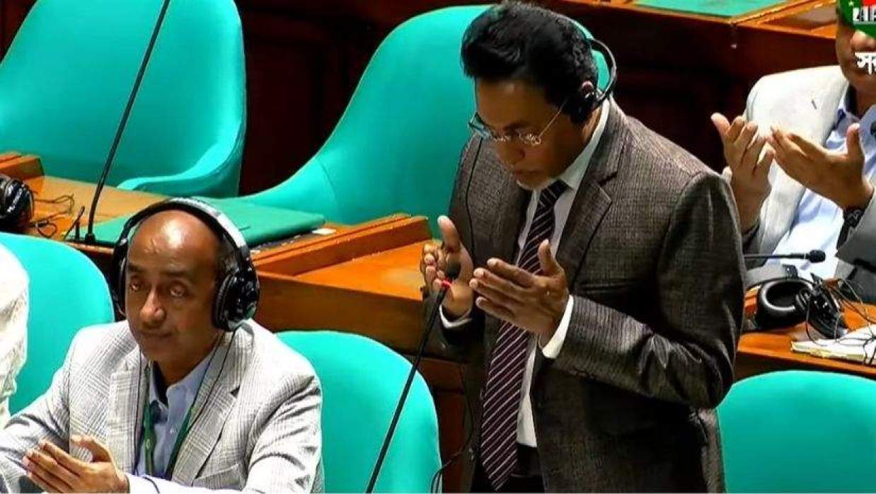 দোয়া-মোনাজাত পরিচালনা করেন চিফ হুইপ