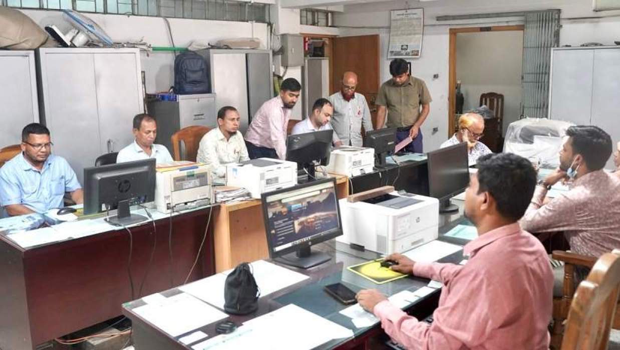 সাপ্তাহিক ছুটি বাড়ানোর চিন্তা, কমতে পারে অফিস সময়ও