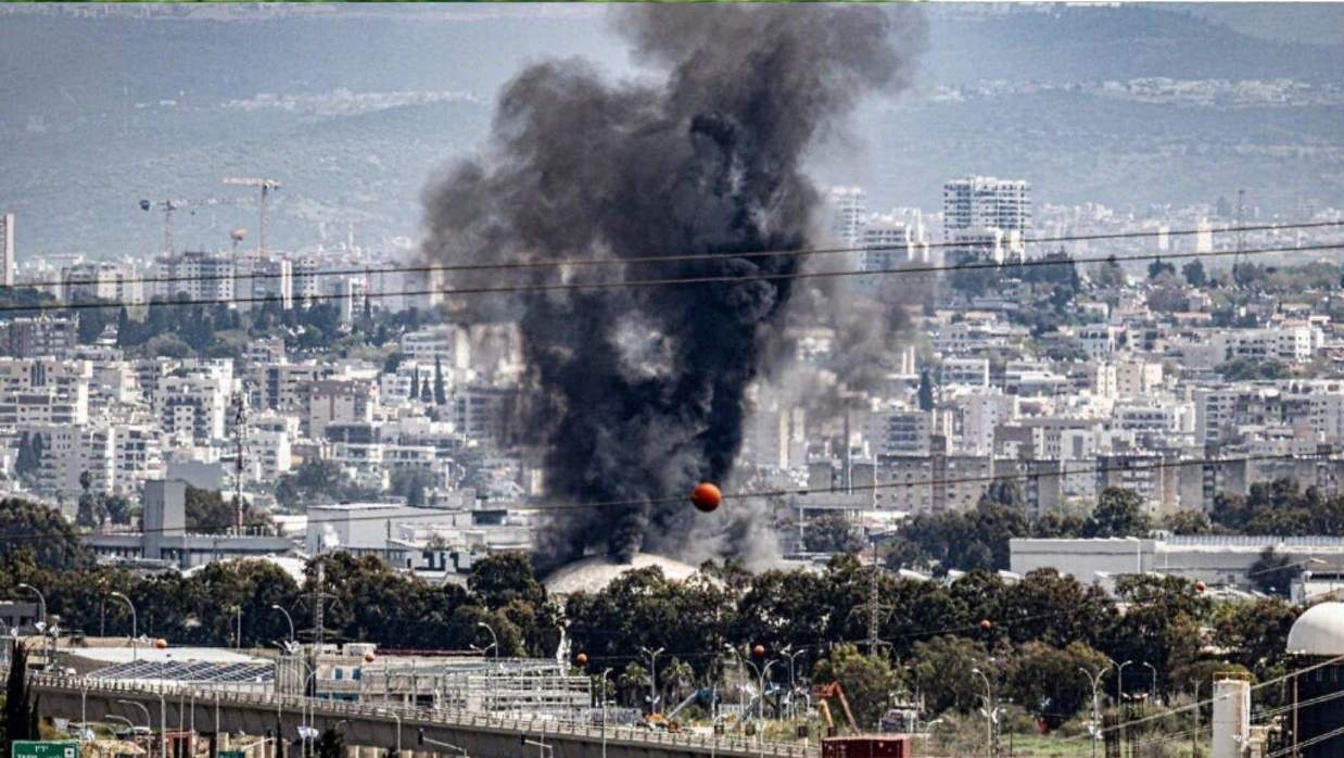 ইসরায়েলের তেল শোধনাগারে ইরান-হিজবুল্লাহর যৌথ হামলা