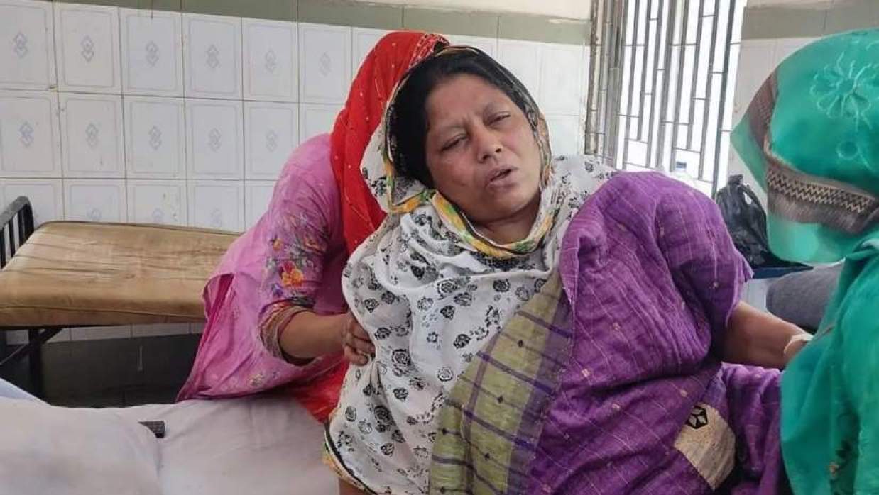 মব তৈরি করে প্রধান শিক্ষককে মারধরের অভিযোগ সহকারী শিক্ষকের বিরুদ্ধে 