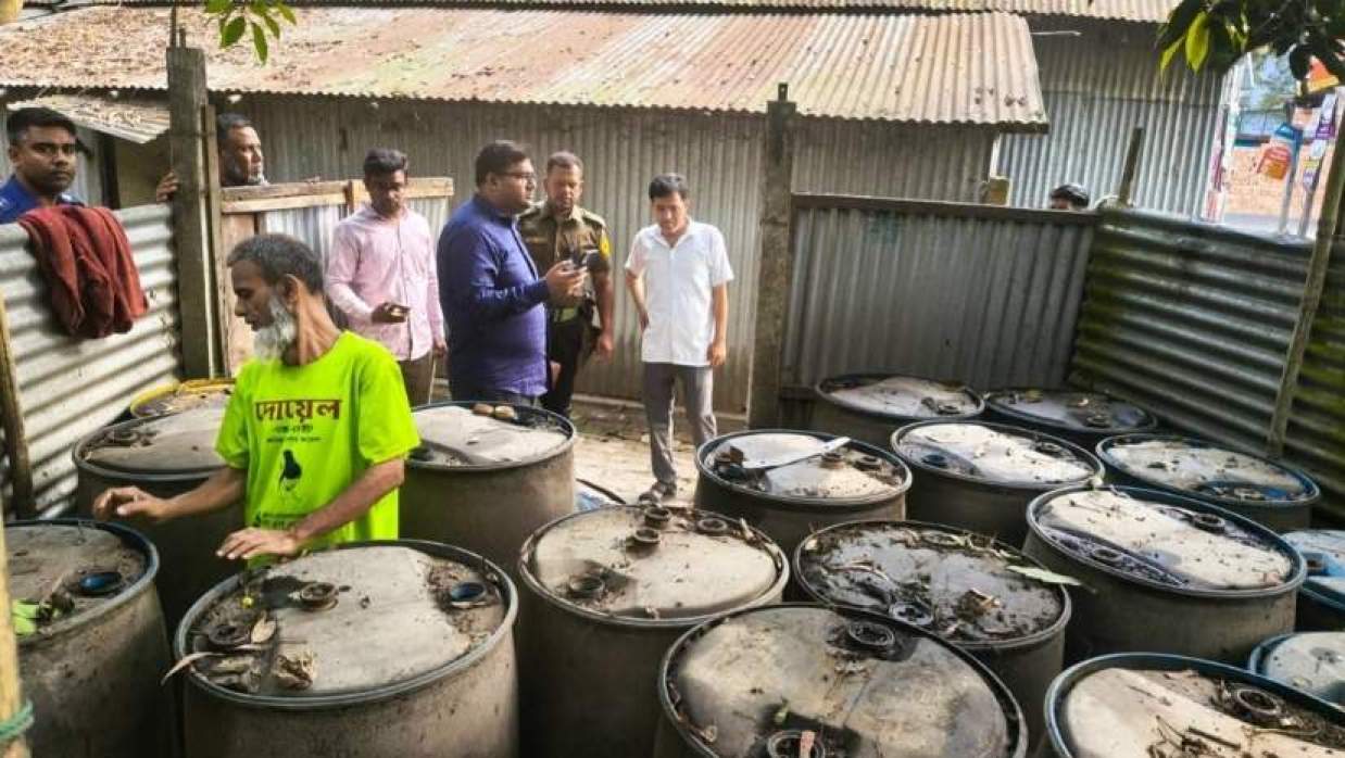 এক হাজার লিটার মজুদকৃত ডিজেল উদ্ধার, নির্ধারিত মূল্যে বিক্রি