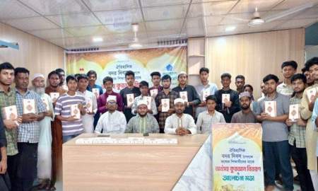 বদর দিবস উপলক্ষে কলেজ শিক্ষার্থীদের মাঝে কুরআন বিতরণ নরসিংদী জেলা শিবিরের