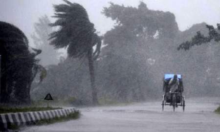 তিন জেলায় দুপুরের মধ্যে ৬০ কিমি বেগে ঝড়ের আভাস