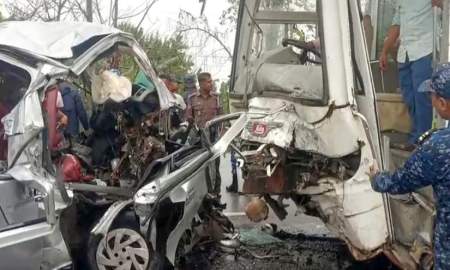 বাগেরহাটে বাস-মাইক্রোবাস সংঘর্ষে নিহত ১২