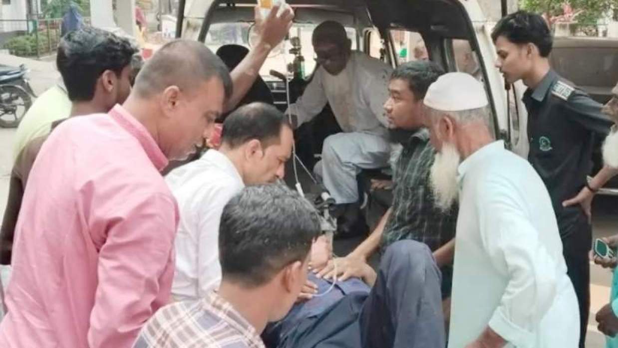 মুক্তিযোদ্ধাকে পিটিয়ে হাত-পা ভেঙে দেয়ার অভিযোগ নিষিদ্ধ ঘোষিত ছাত্রলীগ নেতার বিরুদ্ধে