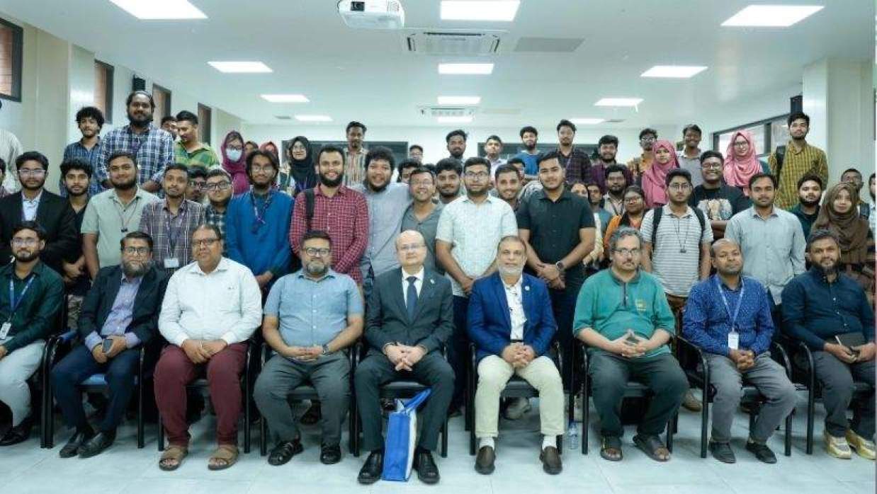 সাউথইস্ট ইউনিভার্সিটিতে ‘গ্লোবাল আইটি ক্যারিয়ারস অ্যান্ড স্টাডি অ্যাব্রড অপরচুনিটিজ’ বিষয়ক সেমিনার