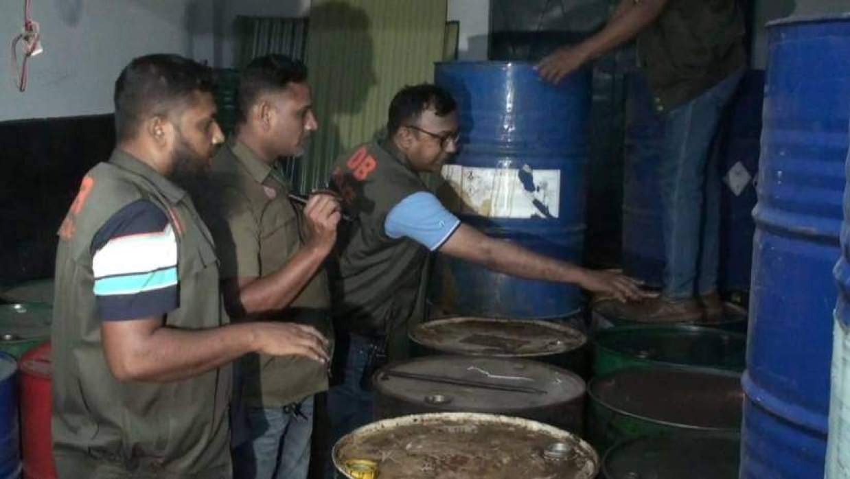 মেহেরপুর সীমান্তে ৬ হাজার লিটার ডিজেল জব্দ, আটক ২