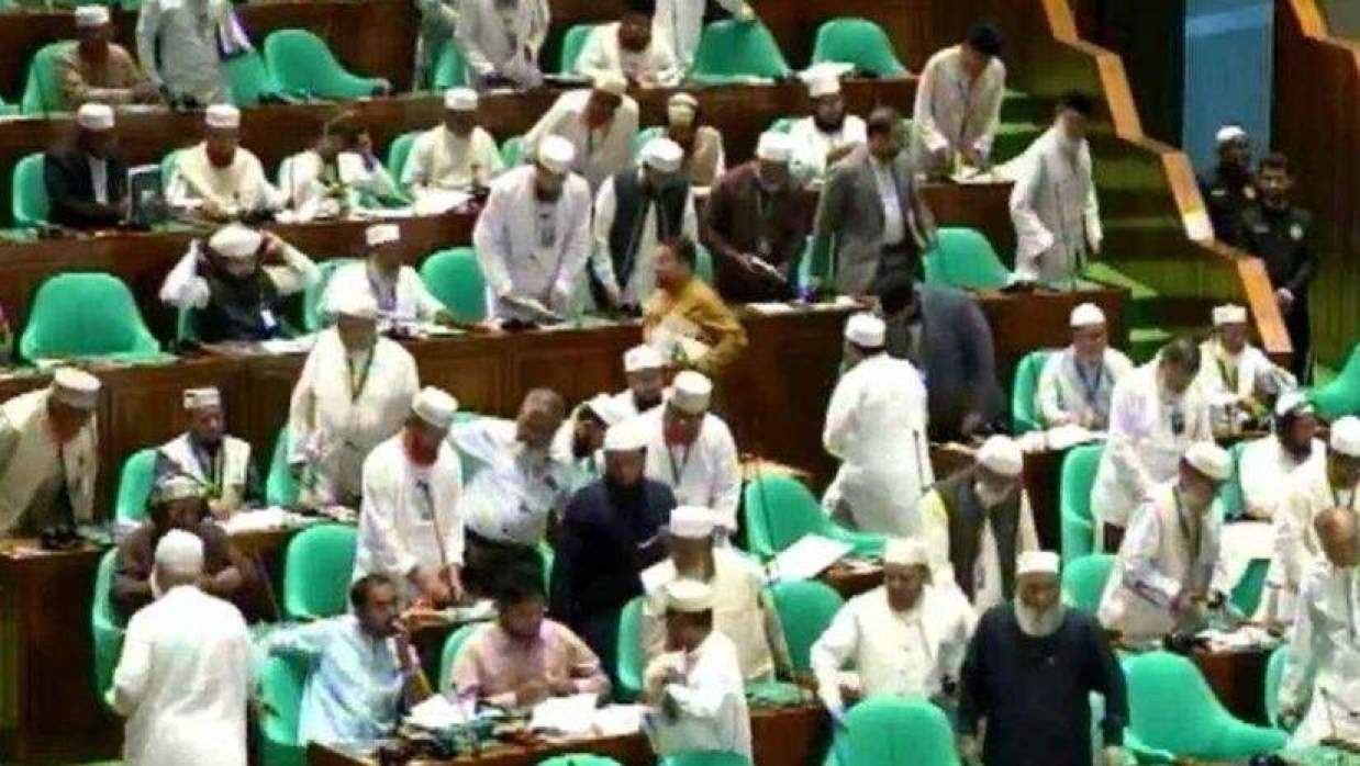 সংসদ থেকে ওয়াক-আউট, যা বললেন বিরোধীদলীয় নেতা