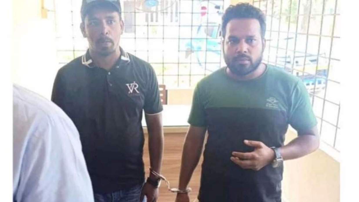 হাতকড়া পরা অবস্থায় দুই সাংবাদিক 