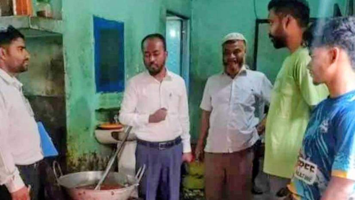 শেরপুরে রং মিশিয়ে খাবার বিক্রির অভিযোগে জরিমানা