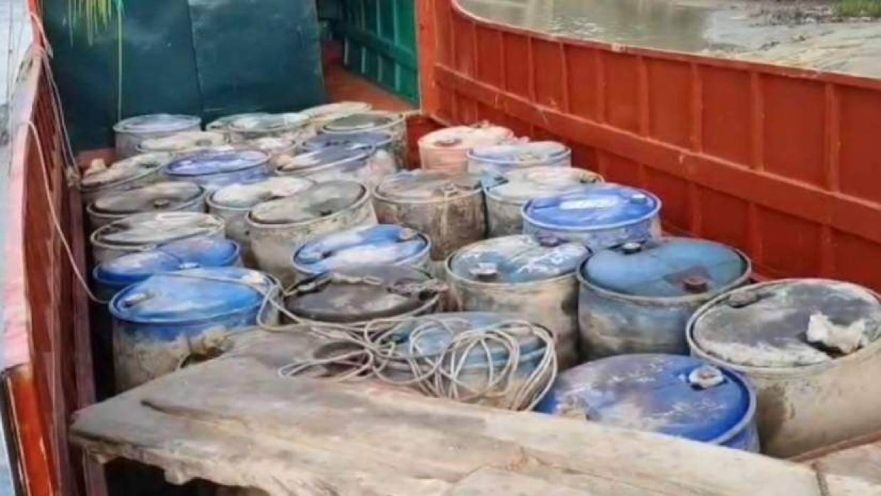 জব্দ করা জ্বালানি তেল 