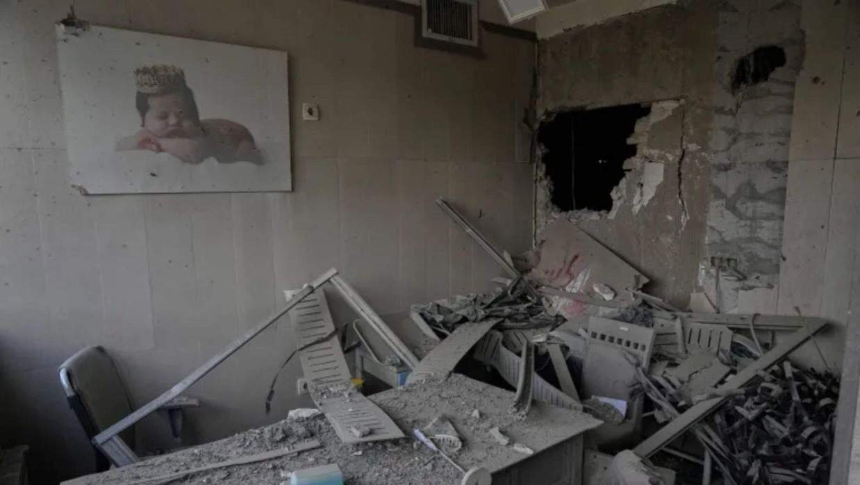 বিমান হামলায় ক্ষতিগ্রস্ত তেহরানের গান্ধী হাসপাতাল