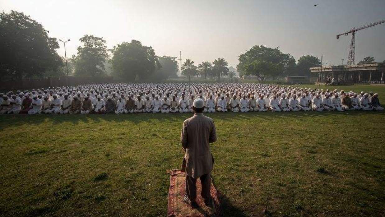 খোলা মাঠে জুমার নামাজ আদায় করা যাবে কি?