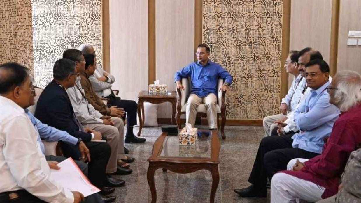 টানা ১৬ ঘণ্টা অফিস করলেন প্রধানমন্ত্রী