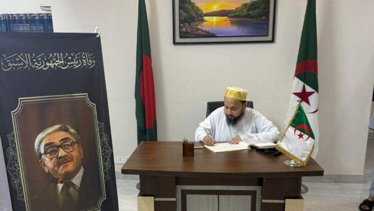 আলজেরিয়ার সাবেক রাষ্ট্রপতির মৃত্যুতে গভীর শোক প্রকাশ করেন ছারছীনার পীর