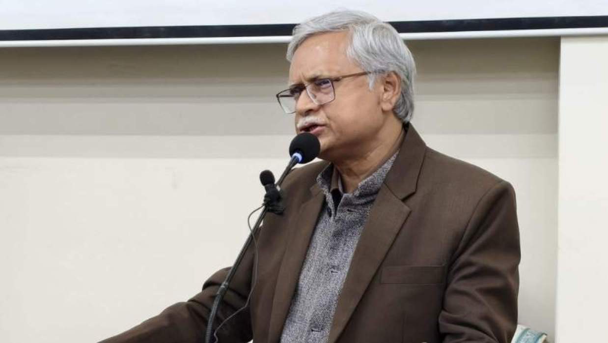 দলীয় স্বার্থের সাথে সংবিধান মেলানো হচ্ছে প্রতারণা: রাবির সাবেক ভিসি