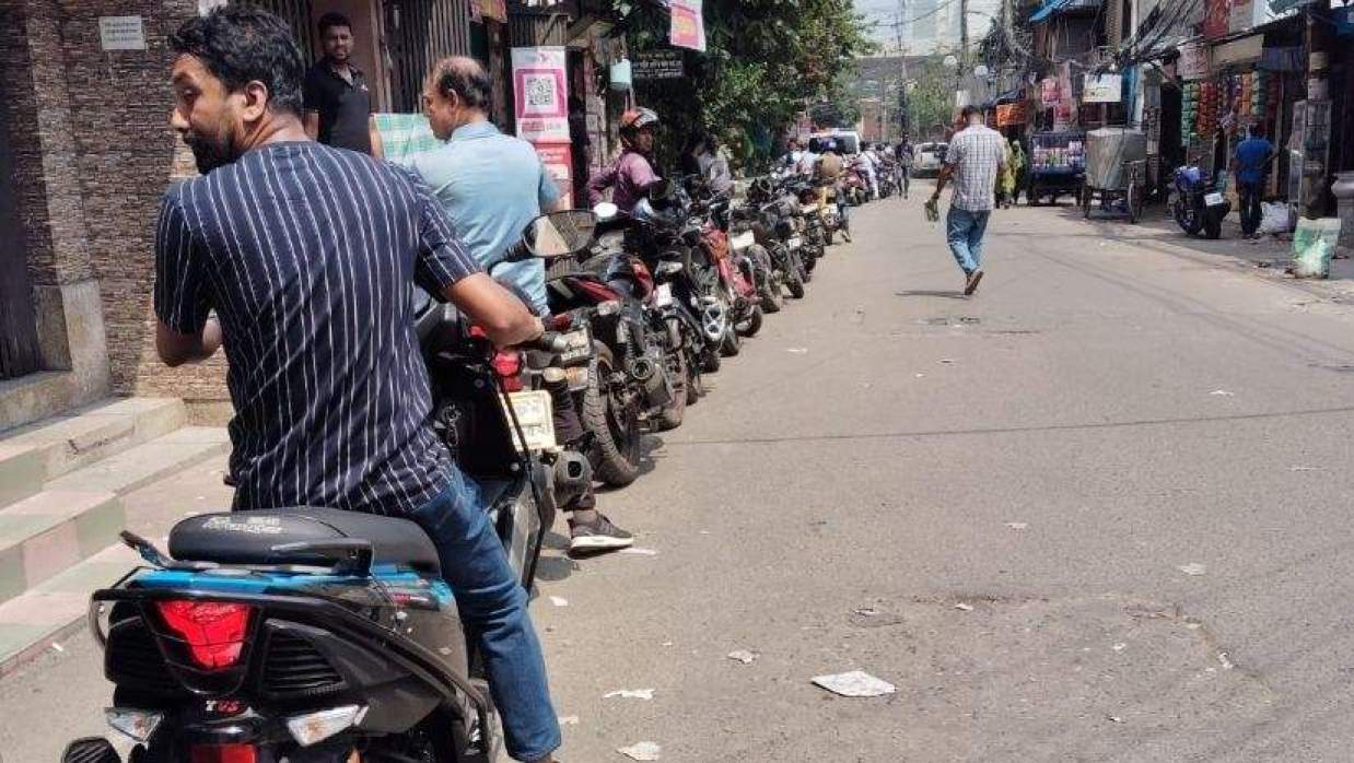 বাংলাদেশে পেট্রোল-অকটেন উৎপাদনের পরও সংকট কেন?