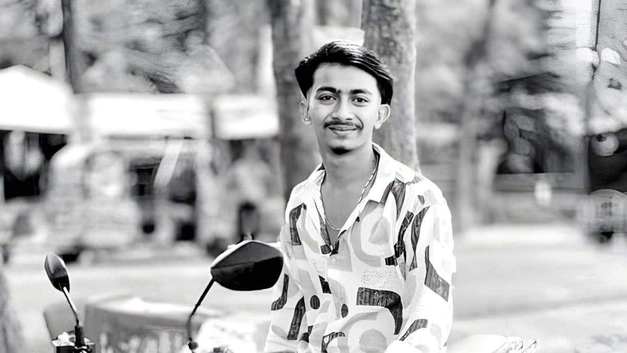 তেল নিয়ে ফেরার পথে সড়কে প্রাণ গেল তরুণের 