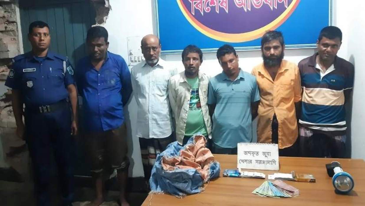 জুয়া খেলার সময় জামায়াত নেতার ভাইসহ আটক ৬