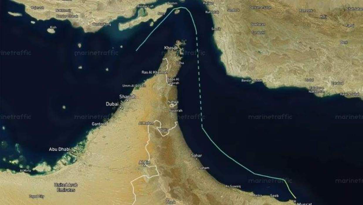 প্রথম পশ্চিমা জাহাজ হিসেবে হরমুজ প্রণালি অতিক্রম করল ফরাসি কন্টেইনার