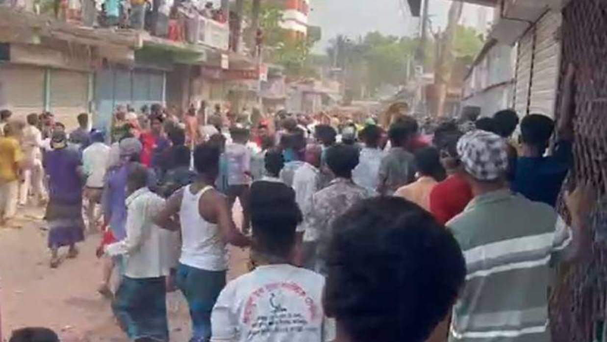 ফরিদপুরে আট গ্রামের সংঘর্ষে পুলিশসহ আহত দুই শতাধিক