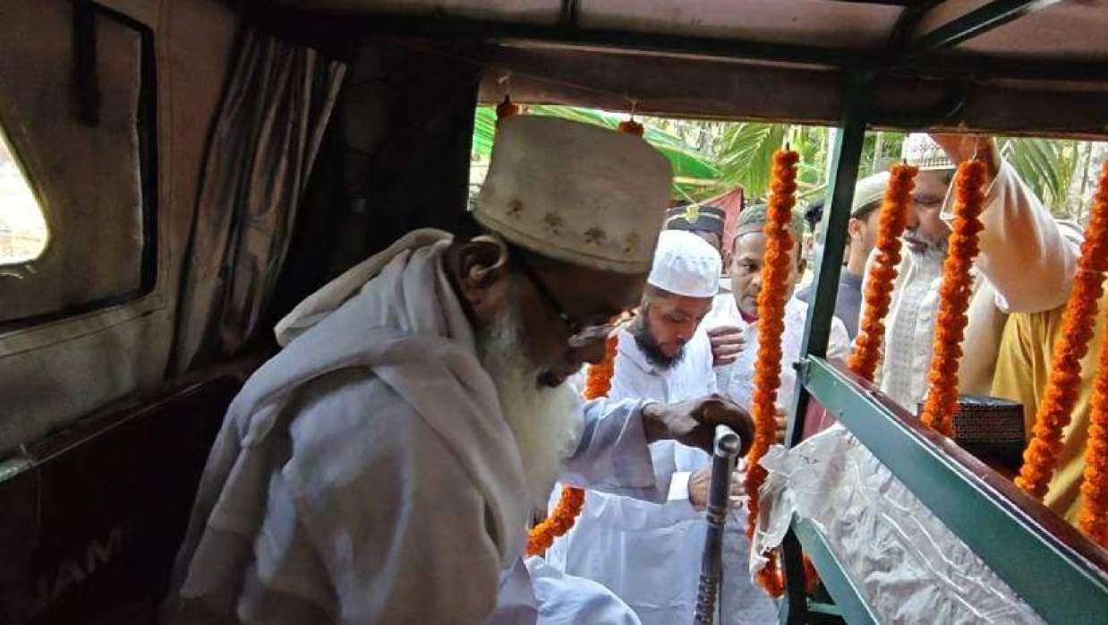 ৪৬ বছর ধরে মসজিদের সেবা, মুয়াজ্জিনকে ব্যতিক্রমী বিদায়