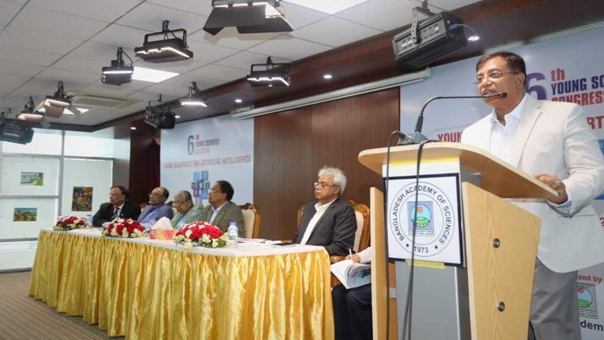 এআই সম্ভাবনার সঙ্গে কর্মসংস্থান, নৈতিকতায় চ্যালেঞ্জও তৈরি করছে: ইউজিসি চেয়ারম্যান