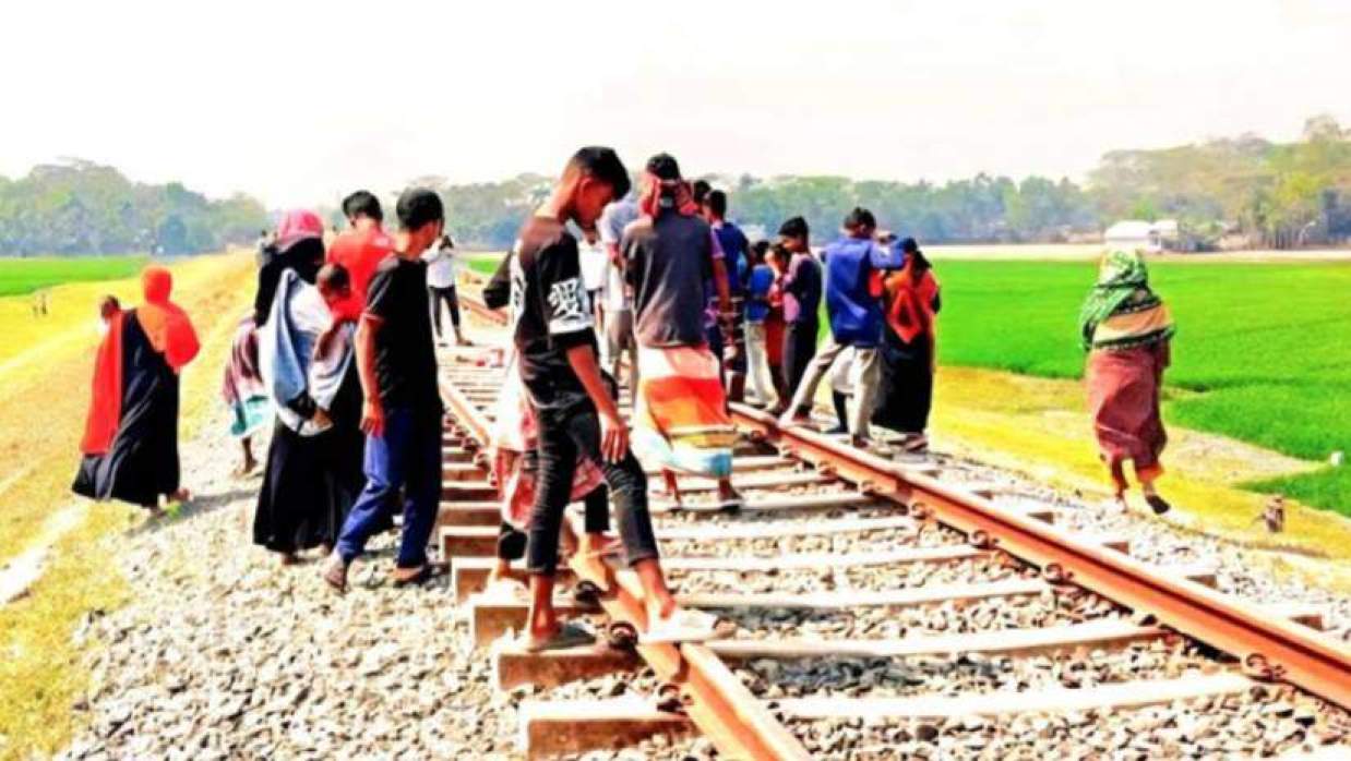 গাজীপুরে শিশুসন্তানকে নিয়ে ট্রেনের নিচে ঝাঁপ, মা-ছেলের মৃত্যু