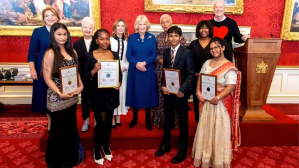 দ্য কুইনস কমনওয়েলথ রচনা প্রতিযোগিতায় অংশগ্রহণ করতে চাইলে আবেদন করুন দ্রুতই