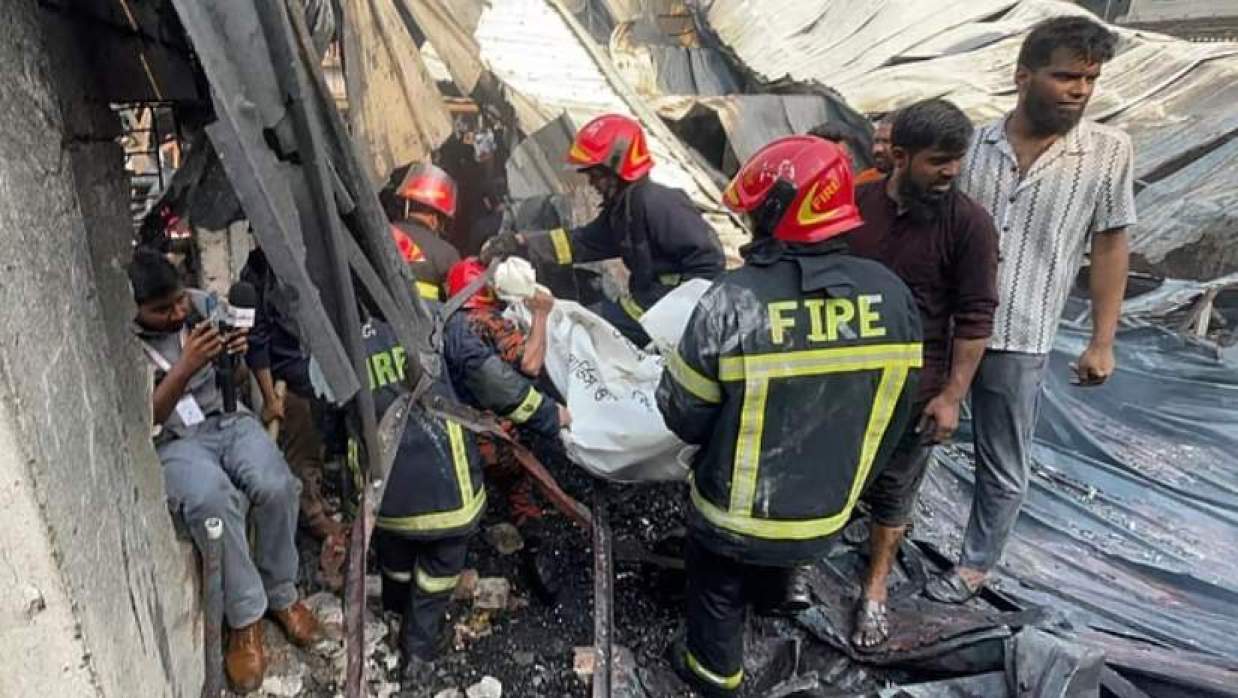 এ পর্যন্ত ৫ জনের মরদেহ উদ্ধার করেছে ফায়ার সার্ভিস
