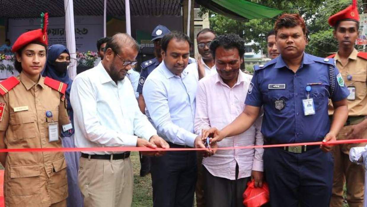 পাবনায় উৎসবমুখর পরিবেশে ‘‌জব ফেয়ার’ অনুষ্ঠিত, চাকরিপ্রত্যাশীদের সাড়া