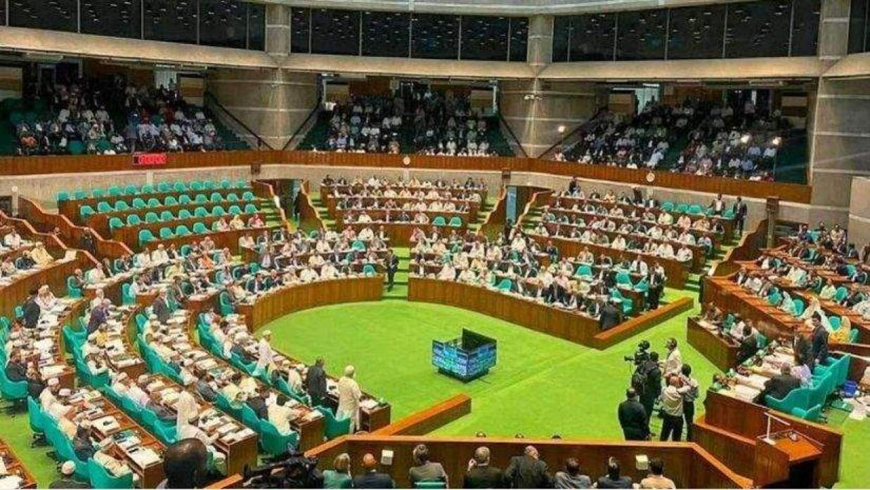 সরকারি চাকরিতে প্রবেশের সর্বোচ্চ বয়সসীমা নির্ধারণ করে সংসদে বিল পাস  