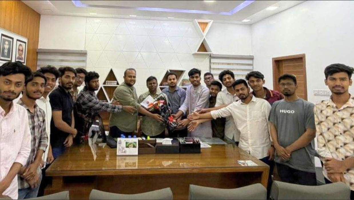 অব্যাহতি পেয়েও ছাত্রদলের ব্যানারে প্রভোস্টকে শুভেচ্ছা হামিমের