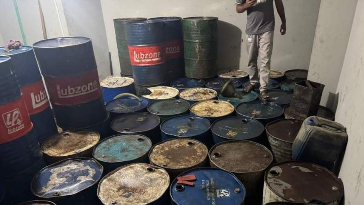 ঝুঁকিপূর্ণভাবে জ্বালানি তেল মজুদ, ব্যবসায়ীকে জরিমানা