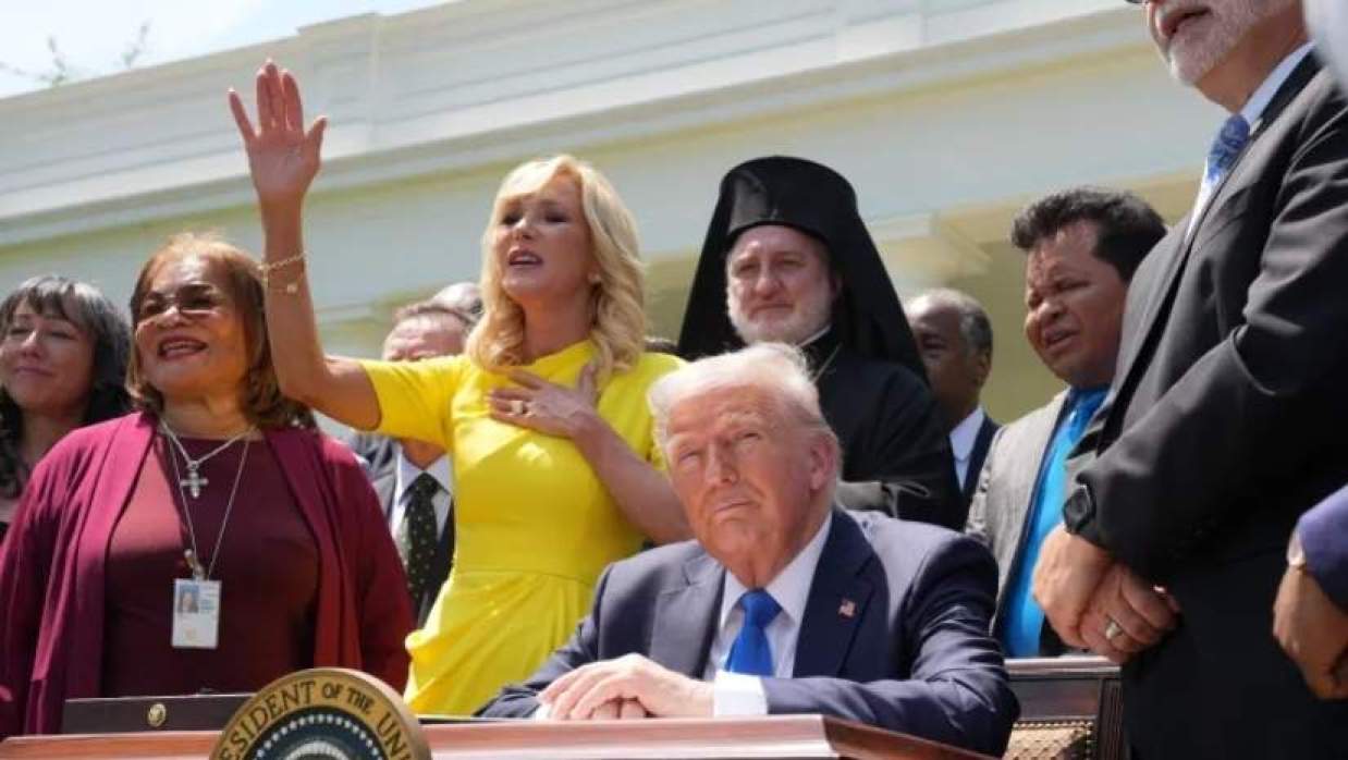 ইরান যুদ্ধকে যেভাবে ধর্মীয় রূপে উপস্থাপন করছেন ট্রাম্প