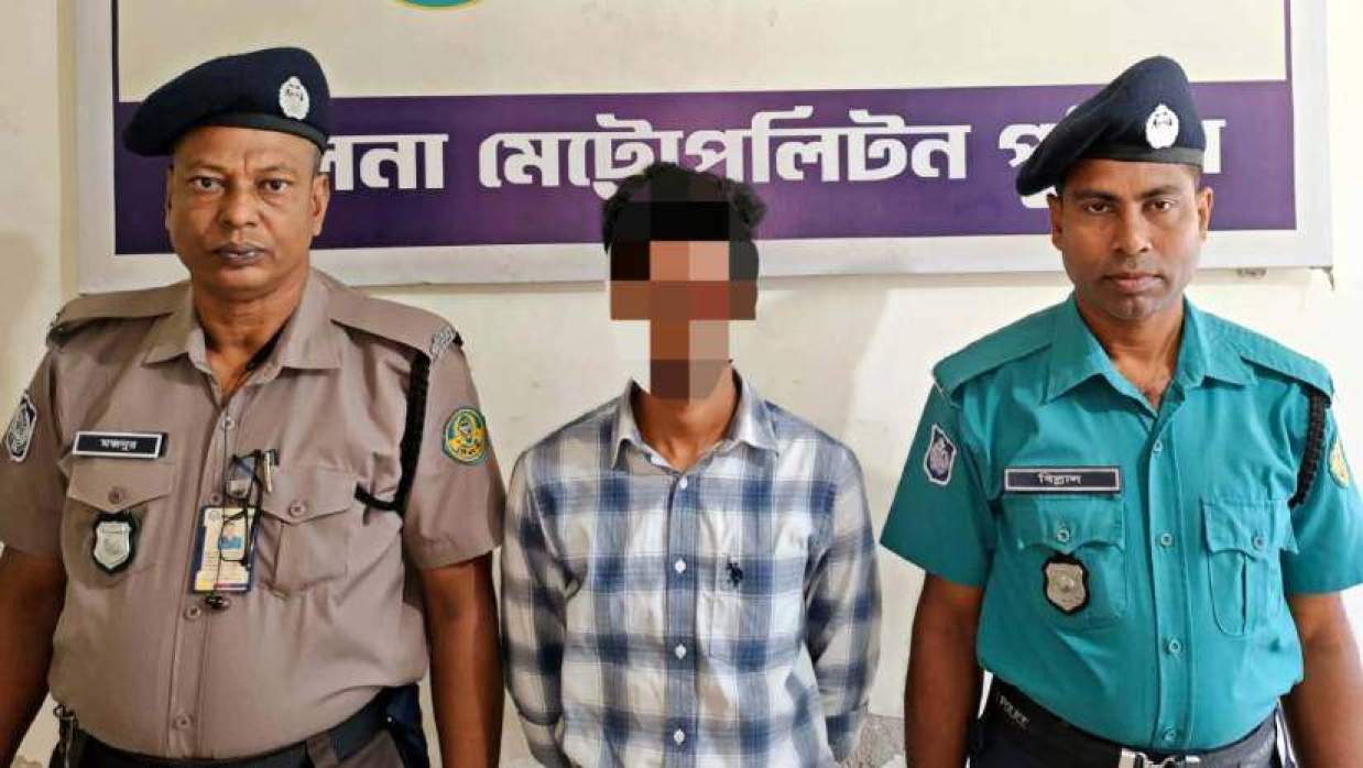 গ্রেপ্তার প্রাইভেটকারচালক মো. আহাদ শেখ সৈকত