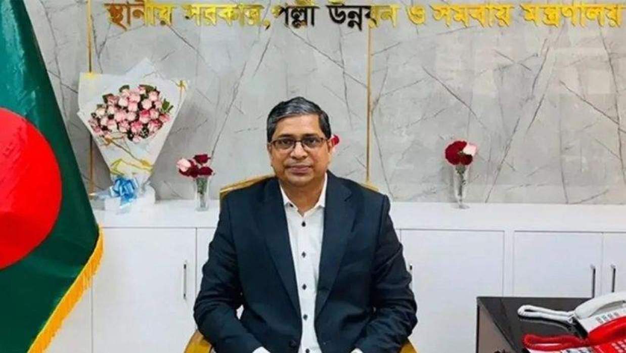 ৯টা বাজতেই বন্ধ গেট, নির্ধারিত সময়ে উপস্থিত হতে পারেননি ৩২ শতাংশ কর্মকর্তা-কর্মচারী