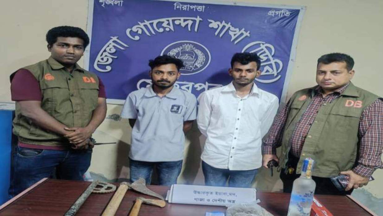 আটক দুই যুবক