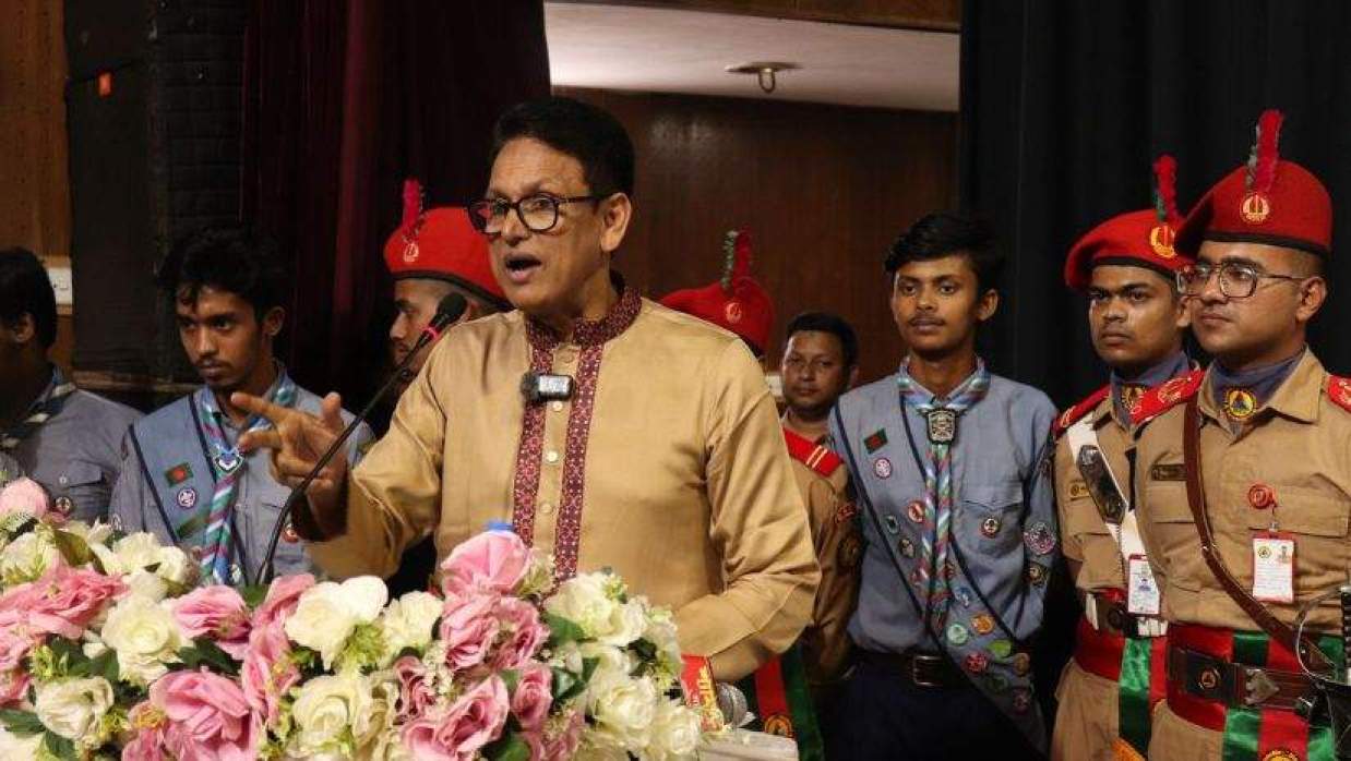 কথা বলছেন শিক্ষামন্ত্রী