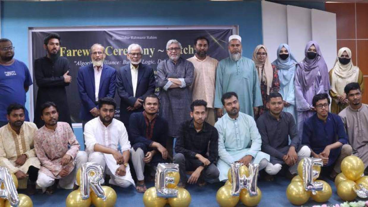 মানারাত ইন্টারন্যাশনাল ইউনিভার্সিটিতে সিএসই বিভাগের বিদায় সংবর্ধনা অনুষ্ঠিত
