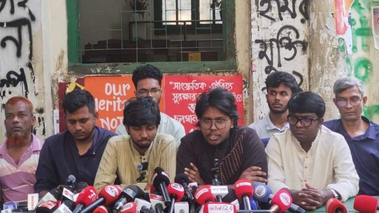 গণভোটের রায় বাস্তবায়নের দাবিতে শাহবাগে মশাল মিছিলের ডাক