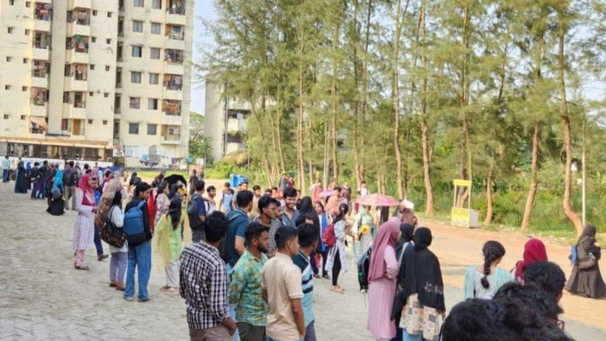 জ্বালানি সংকটে বিঘ্নিত নোবিপ্রবির পরিবহন সেবা, রুট শিডিউল বাতিল