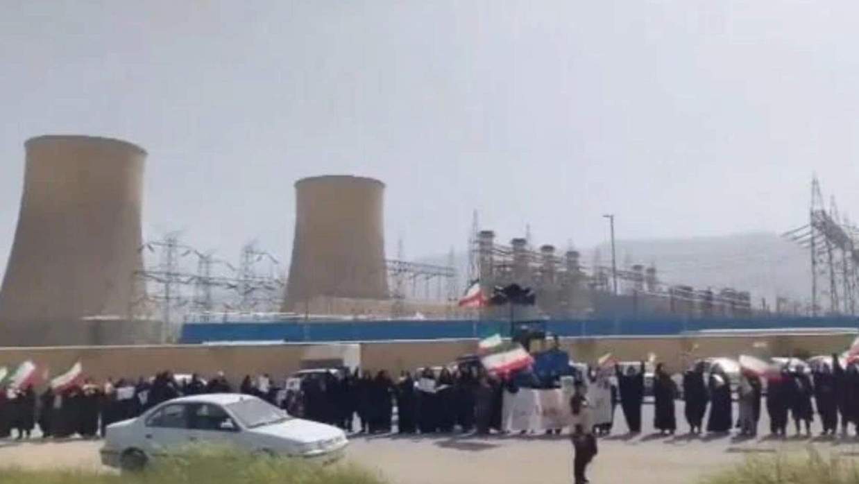 ইরানের বিদ্যুৎকেন্দ্র-সেতু রক্ষায় ‘মানবঢাল’ তৈরীতে জনতার ঢল