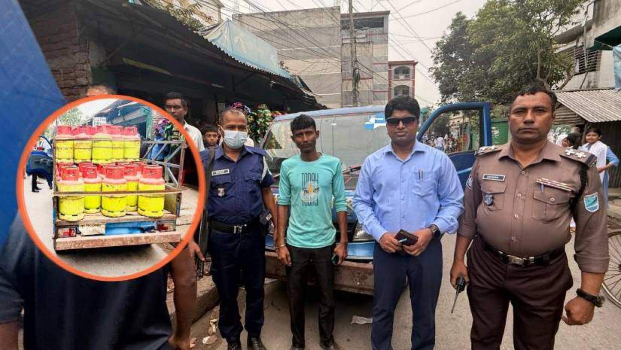 ভ্রাম্যমাণ আদালত পরিচালনা করেন নির্বাহী ম্যাজিস্ট্রেট ও সহকারী কমিশনার (ভূমি) আল-আমিন হালদার (ইনসেচে গ্যাস সিলিন্ডার)