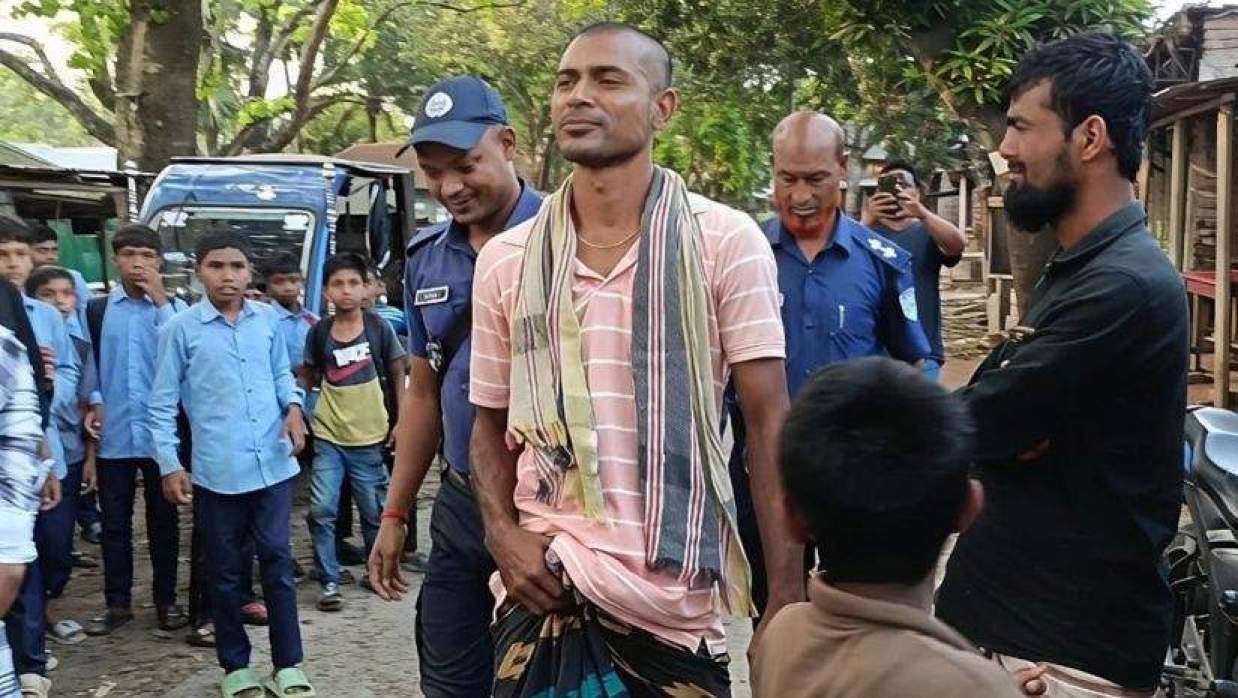 ছাত্রীদের ফুটবল খেলার ভিডিও ধারণ নিয়ে বিএনপি নেতার ছেলের তুলকালাম কাণ্ড